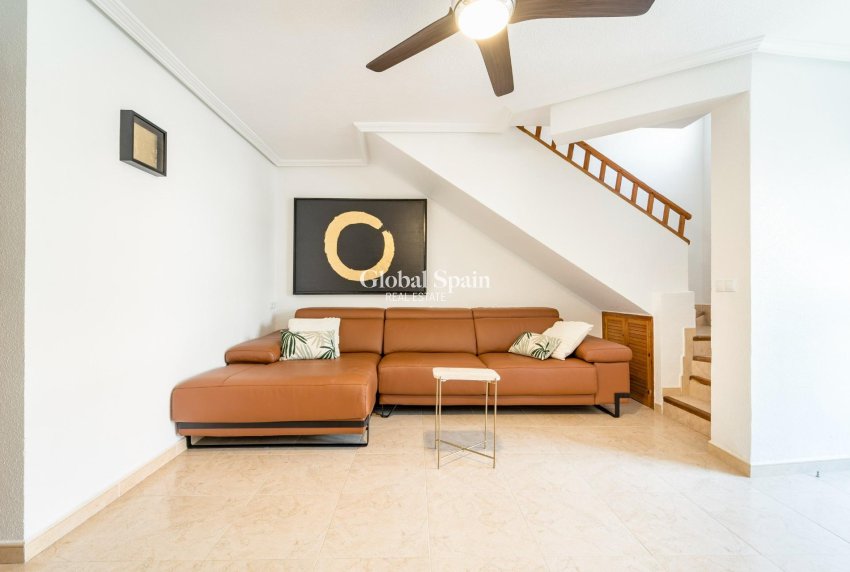 Resale - HOUSE -
TORREVIEJA - Playa De Los Náufragos