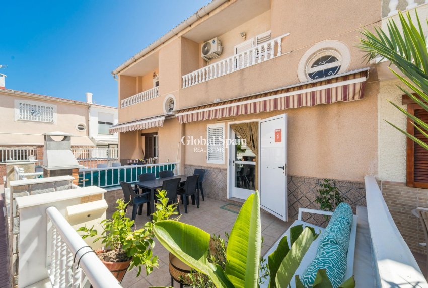 Resale - HOUSE -
TORREVIEJA - Playa De Los Náufragos