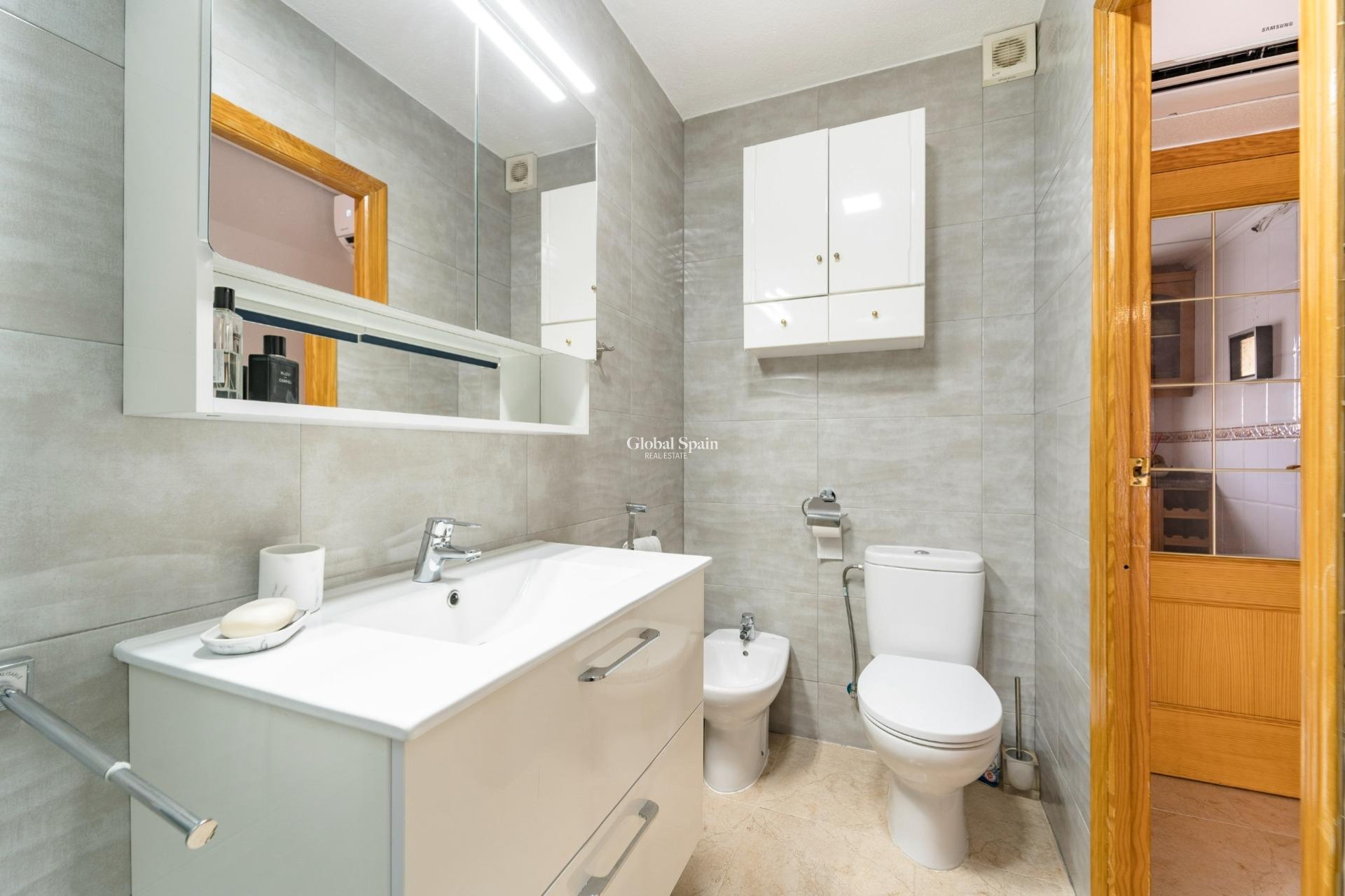 Resale - HOUSE -
TORREVIEJA - Playa De Los Náufragos