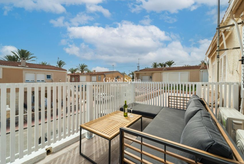 Resale - HOUSE -
TORREVIEJA - Playa De Los Náufragos