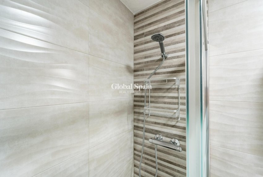 Resale - HOUSE -
TORREVIEJA - Playa De Los Náufragos