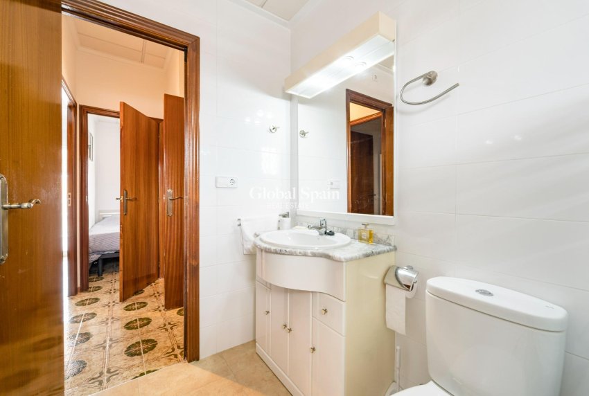 Resale - HOUSE -
TORREVIEJA - Playa De Los Náufragos