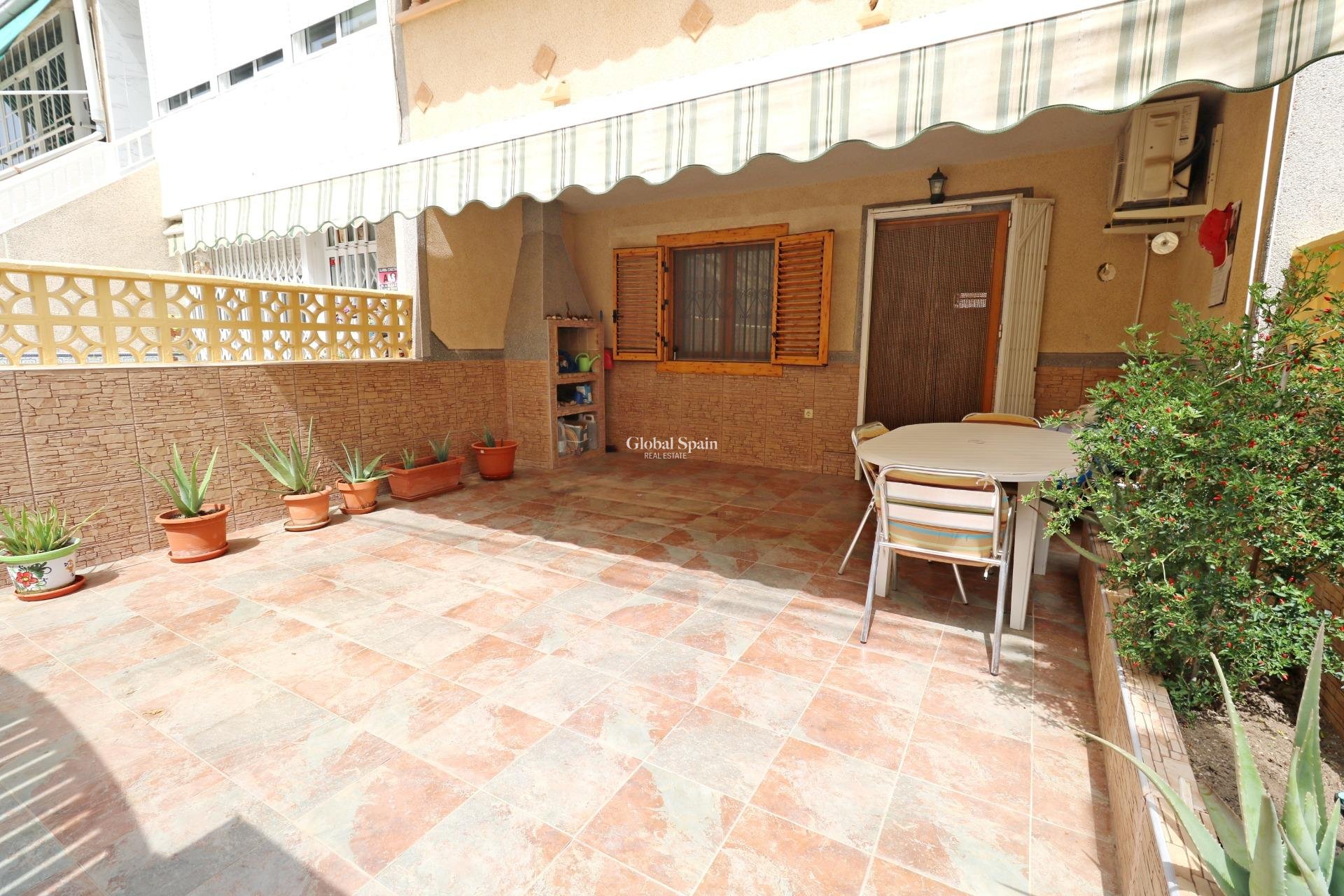 Resale - HOUSE -
TORREVIEJA - Playa De Los Náufragos
