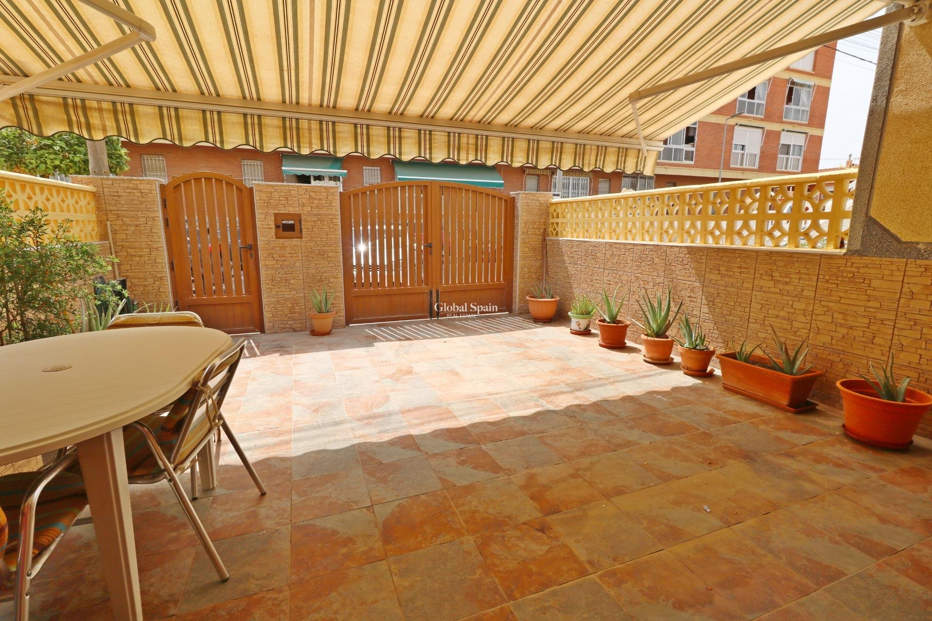 Resale - HOUSE -
TORREVIEJA - Playa De Los Náufragos