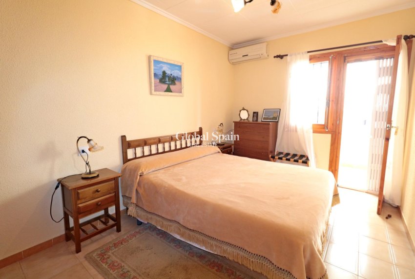Resale - HOUSE -
TORREVIEJA - Playa De Los Náufragos