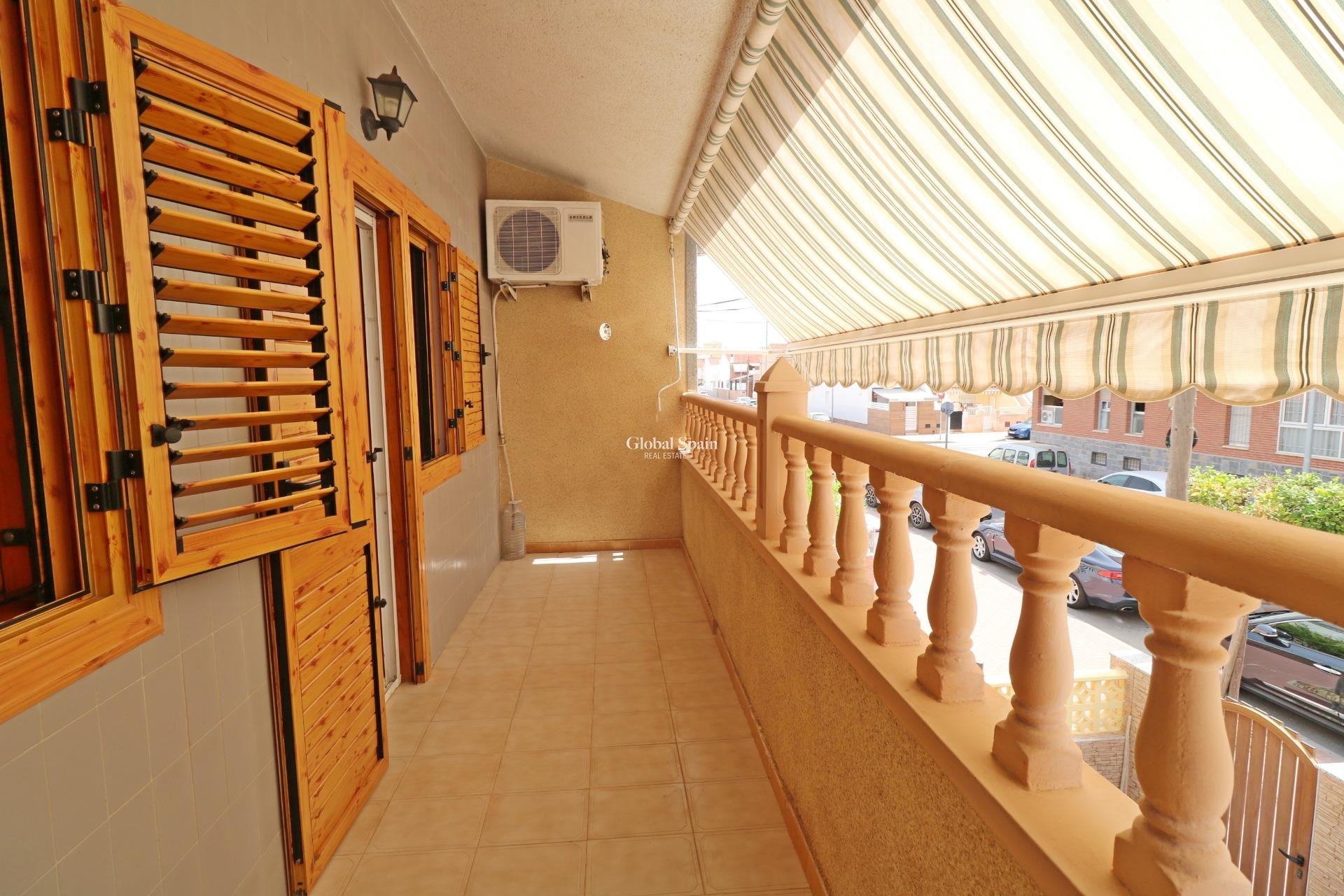 Resale - HOUSE -
TORREVIEJA - Playa De Los Náufragos