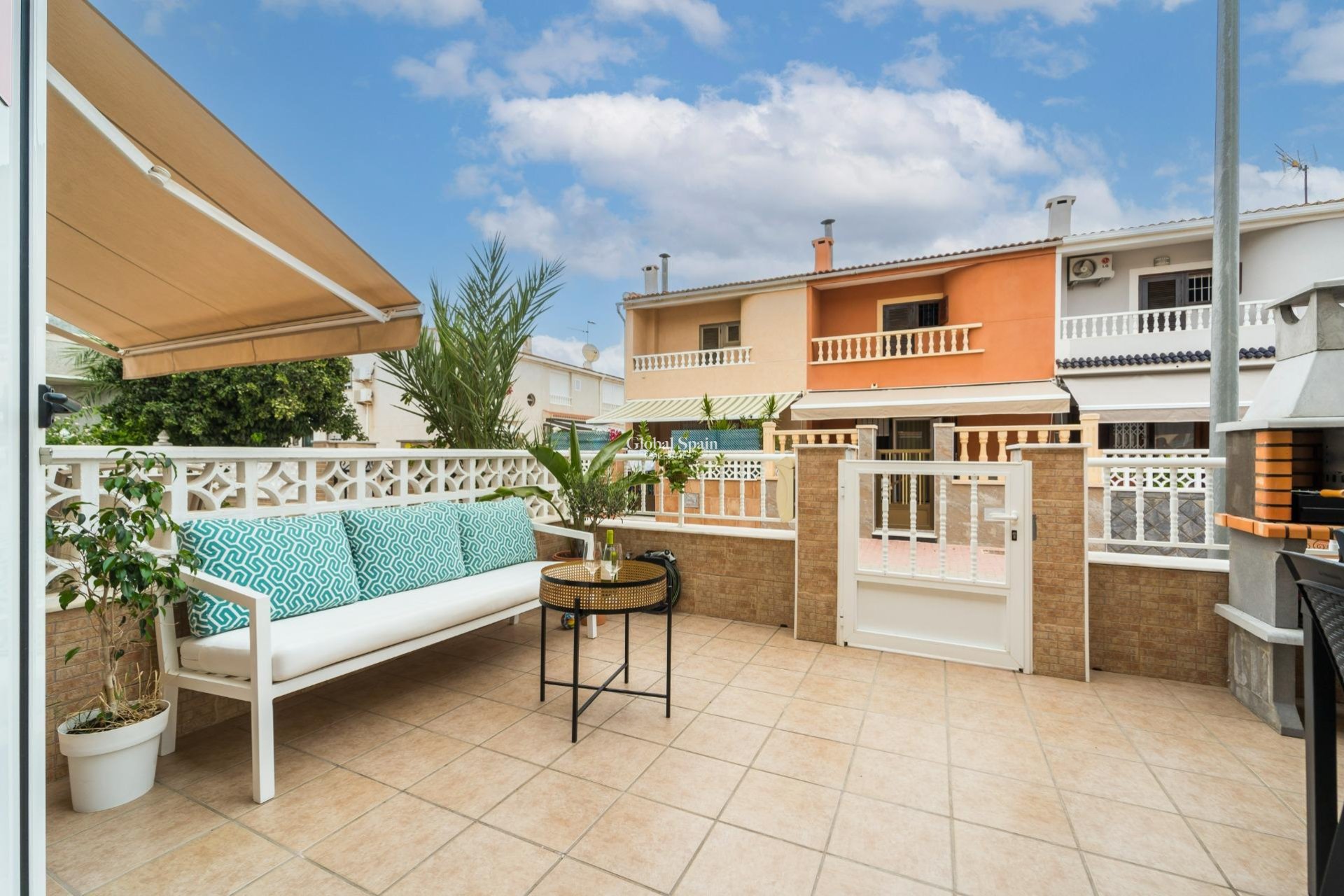 Resale - HOUSE -
TORREVIEJA - Playa De Los Náufragos