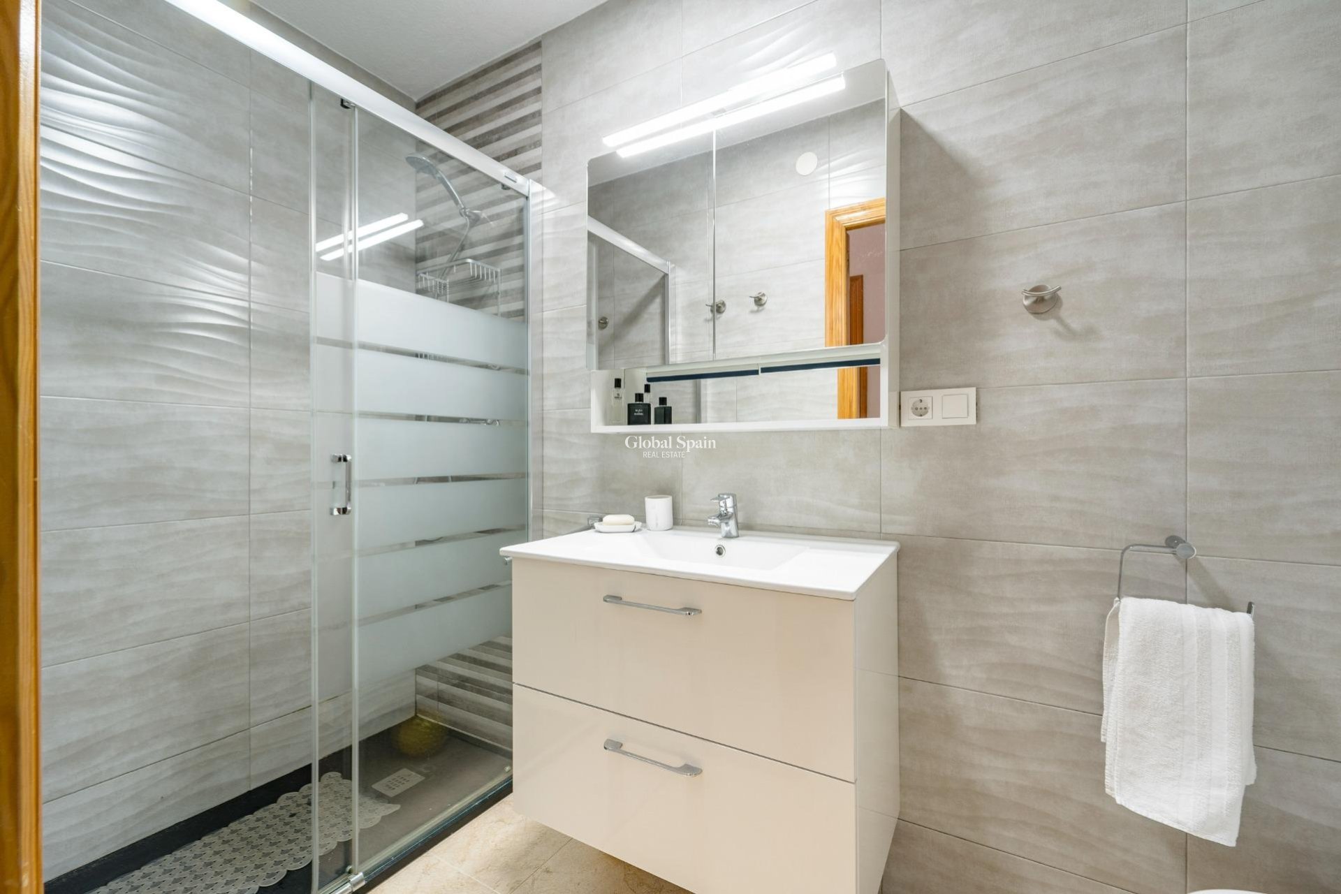 Resale - HOUSE -
TORREVIEJA - Playa De Los Náufragos