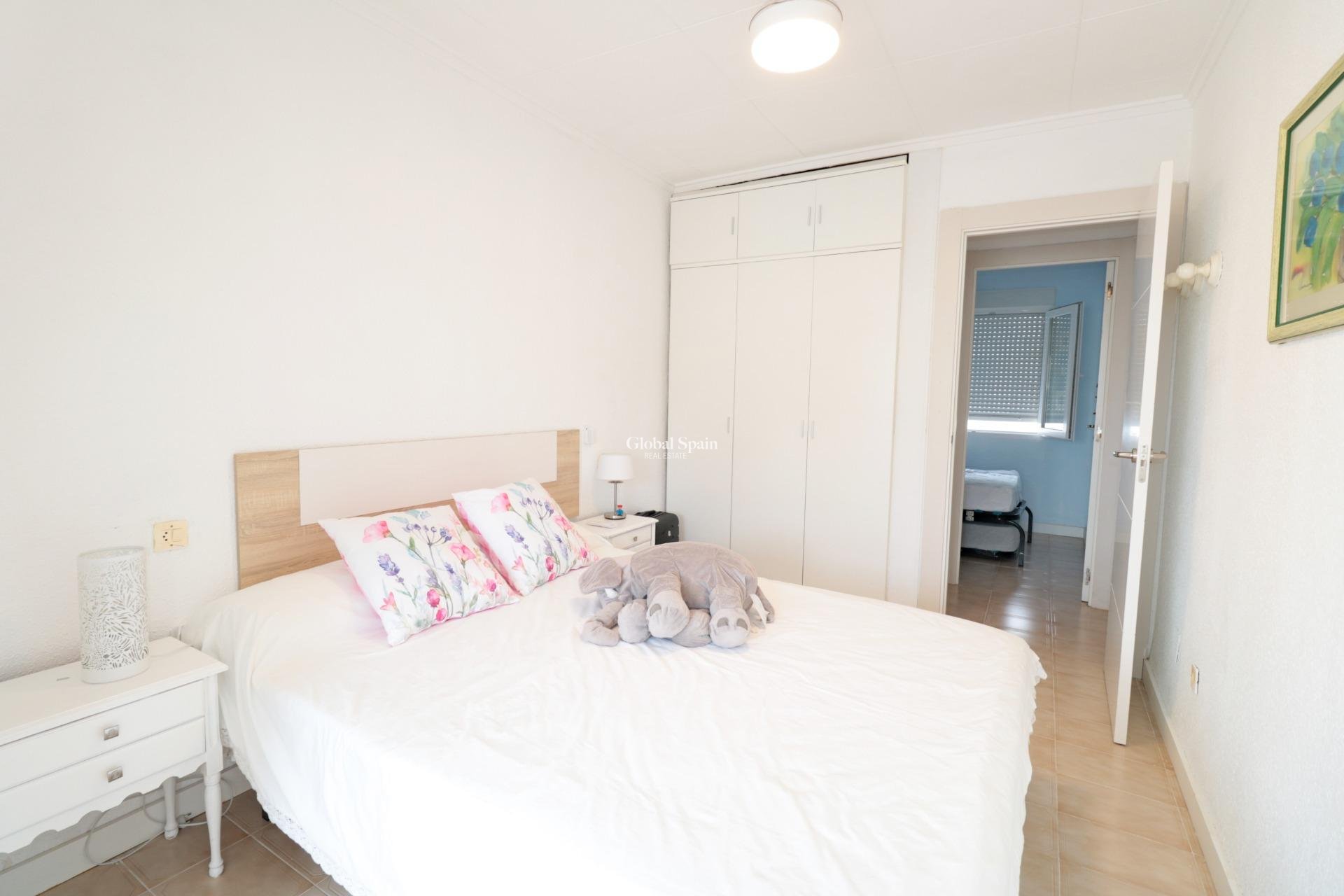 Resale - HOUSE -
TORREVIEJA - Playa De Los Náufragos