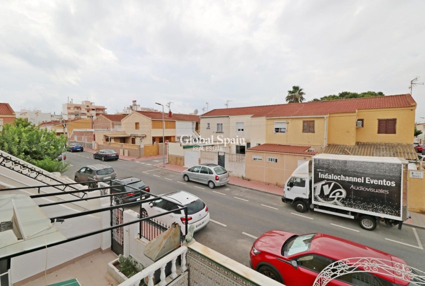 Resale - HOUSE -
TORREVIEJA - Playa De Los Náufragos
