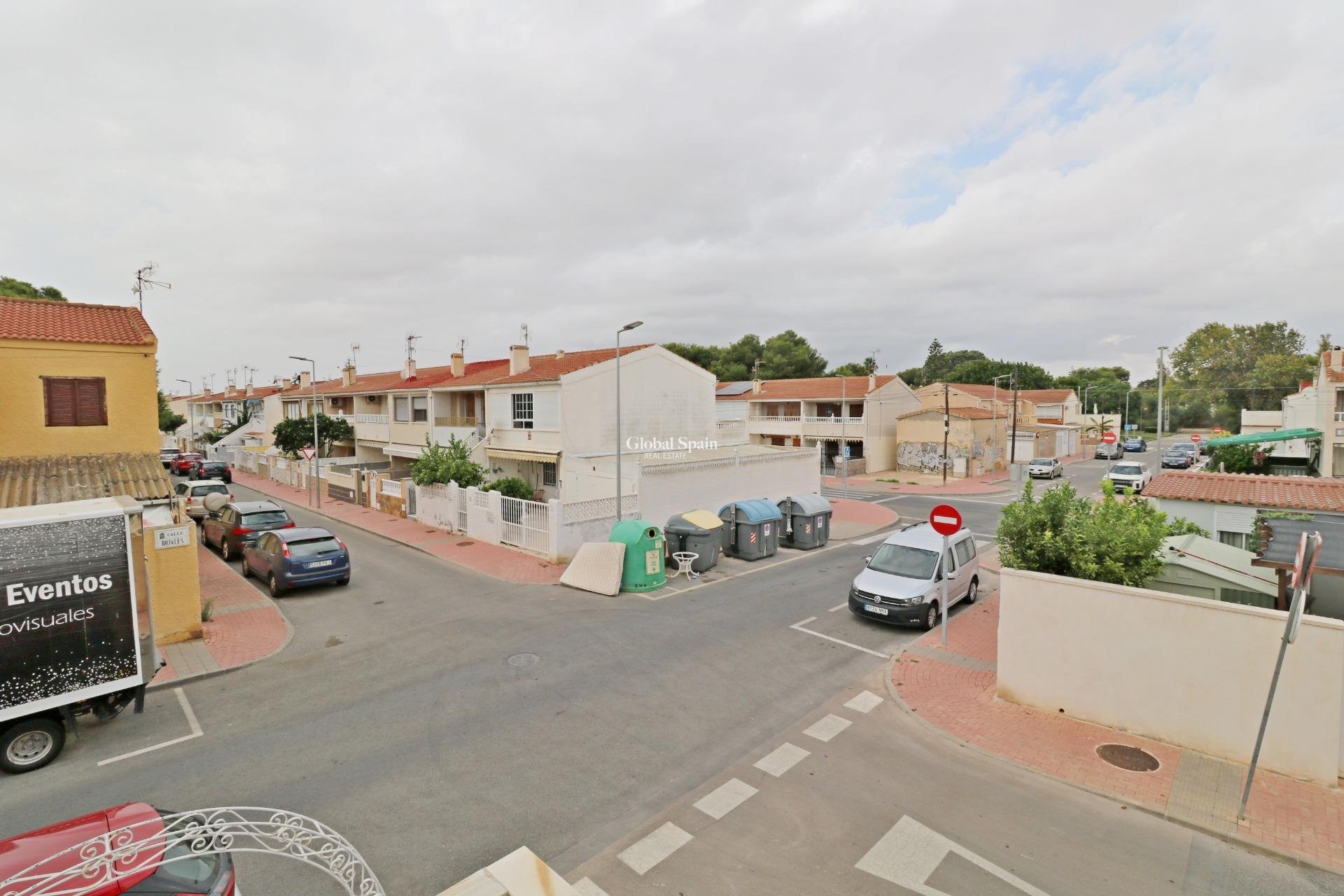 Resale - HOUSE -
TORREVIEJA - Playa De Los Náufragos