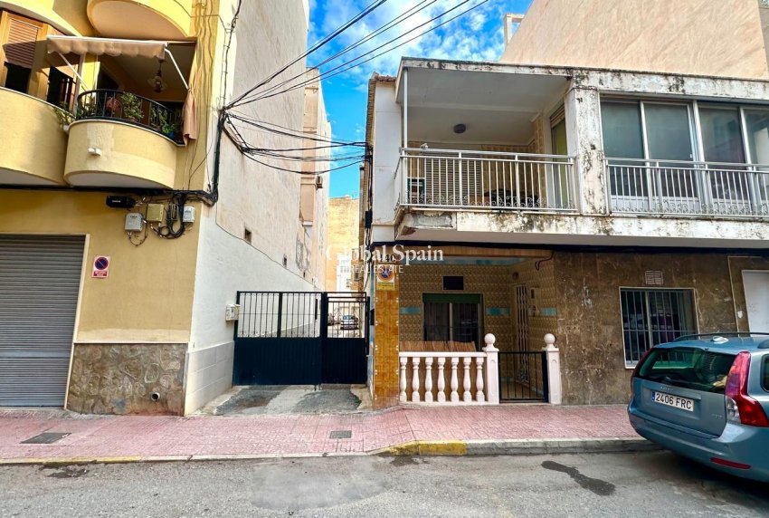 Resale - HOUSE -
TORREVIEJA - Playa del Cura