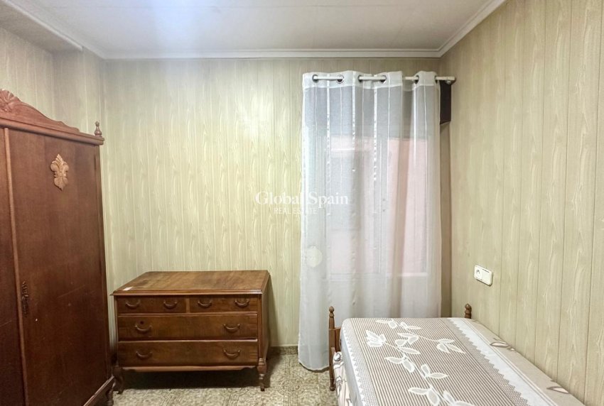 Resale - HOUSE -
TORREVIEJA - Playa del Cura