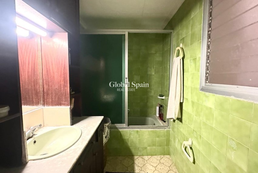 Resale - HOUSE -
TORREVIEJA - Playa del Cura