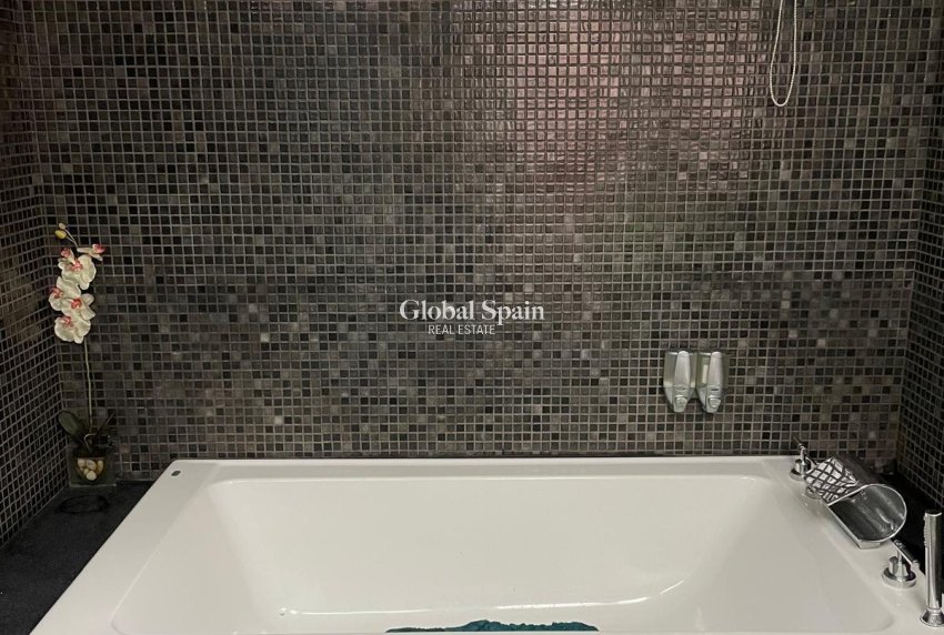 Resale - HOUSE -
TORREVIEJA - Playa del Cura