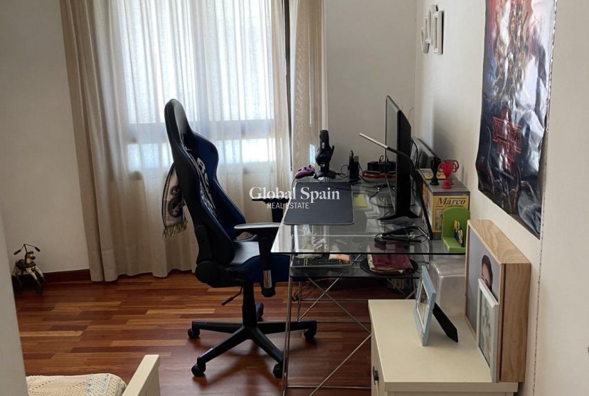 Resale - HOUSE -
TORREVIEJA - Playa del Cura