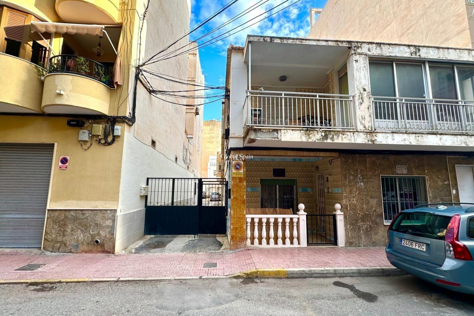 Resale - HOUSE -
TORREVIEJA - Playa del Cura