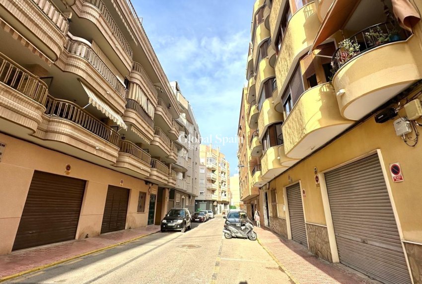 Resale - HOUSE -
TORREVIEJA - Playa del Cura