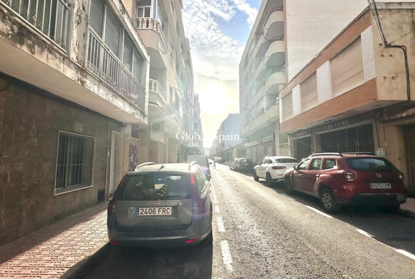Resale - HOUSE -
TORREVIEJA - Playa del Cura