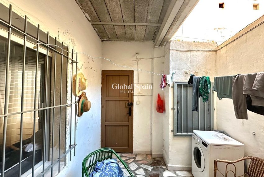 Resale - HOUSE -
TORREVIEJA - Playa del Cura