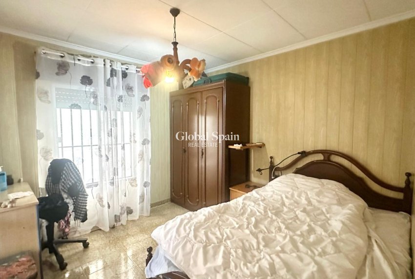 Resale - HOUSE -
TORREVIEJA - Playa del Cura