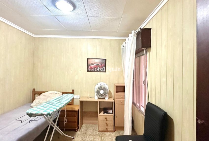 Resale - HOUSE -
TORREVIEJA - Playa del Cura