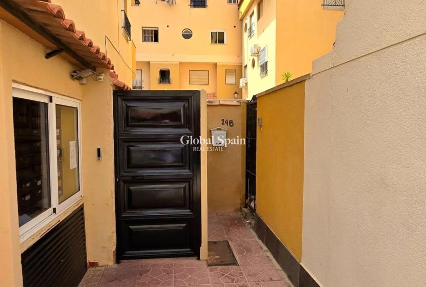 Resale - HOUSE -
TORREVIEJA - Playa del Cura