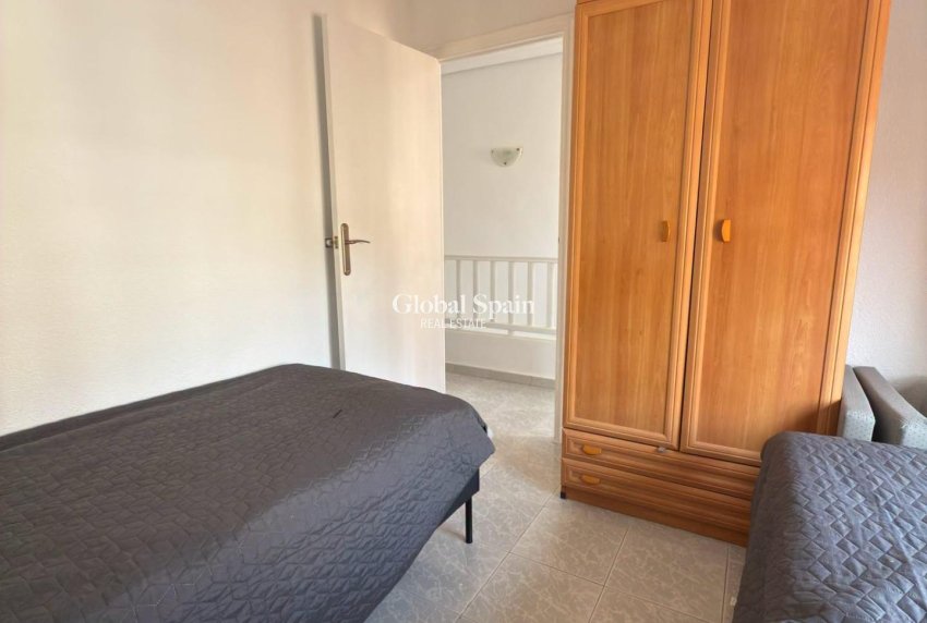 Resale - HOUSE -
TORREVIEJA - Playa del Cura