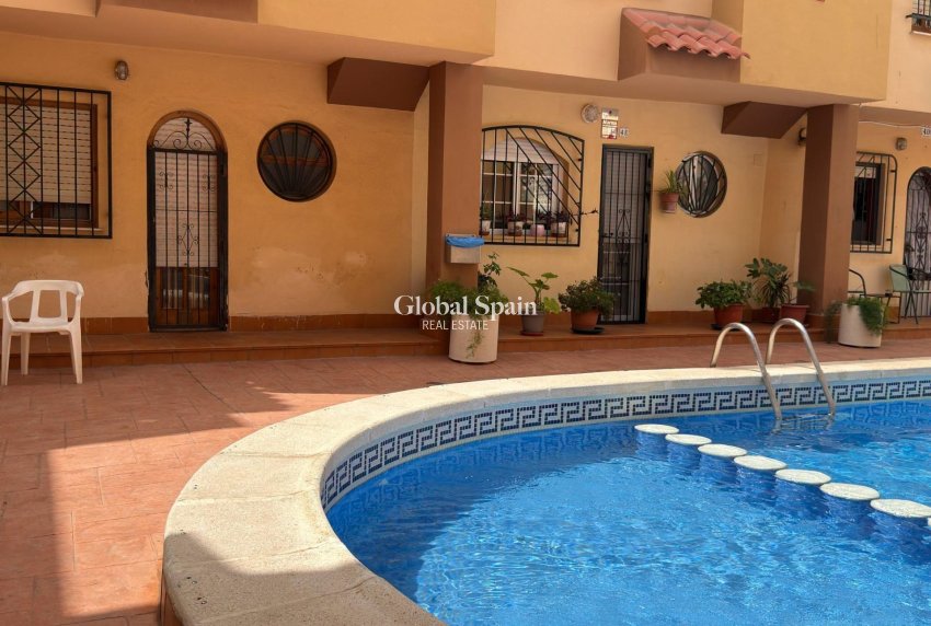 Resale - HOUSE -
TORREVIEJA - Playa del Cura