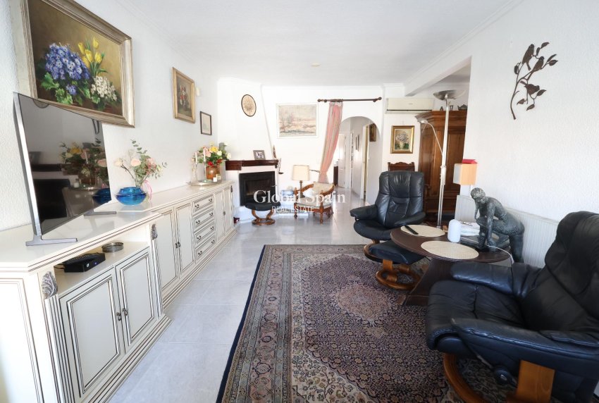 Resale - House -
TORREVIEJA - Punta prima