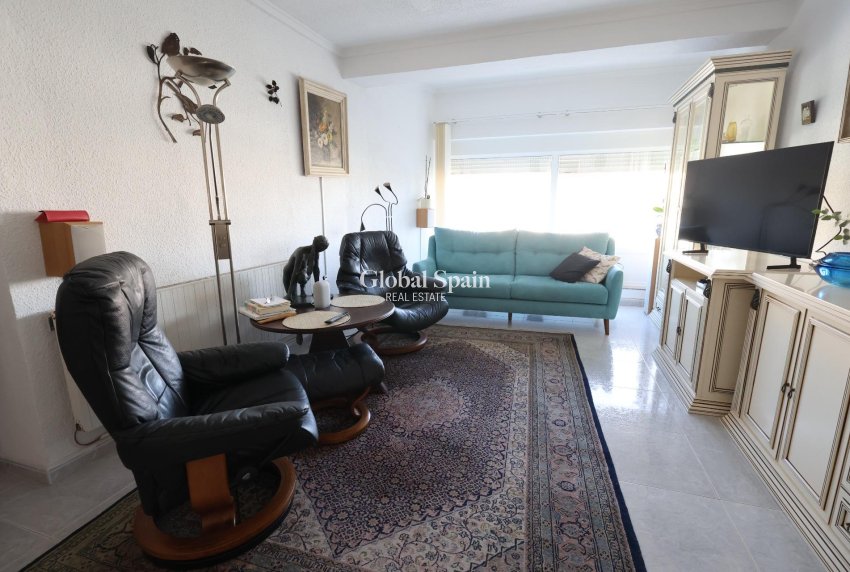 Resale - House -
TORREVIEJA - Punta prima