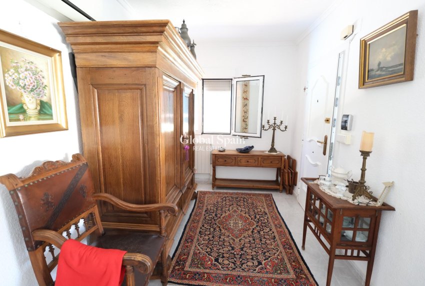 Resale - House -
TORREVIEJA - Punta prima