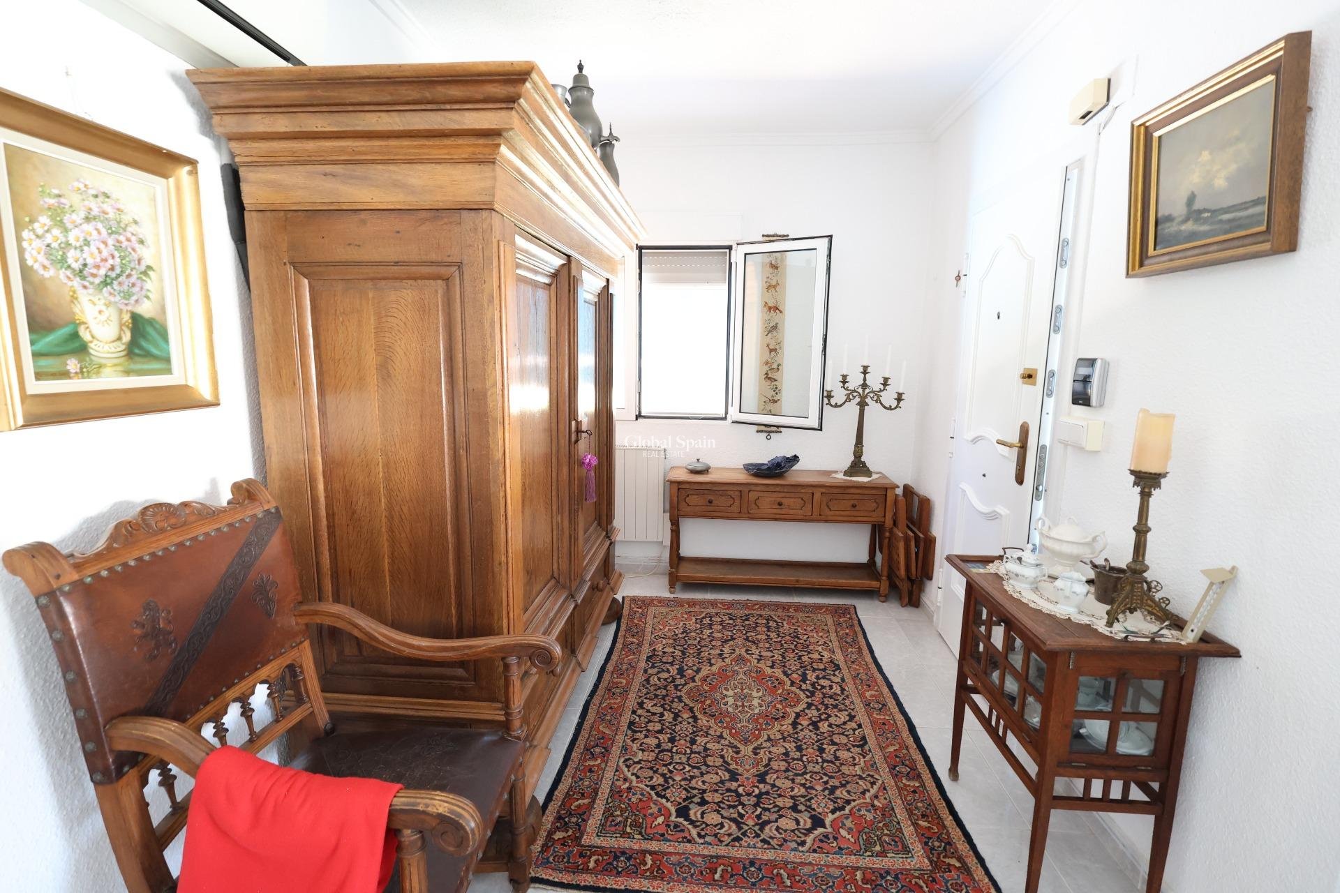 Resale - House -
TORREVIEJA - Punta prima