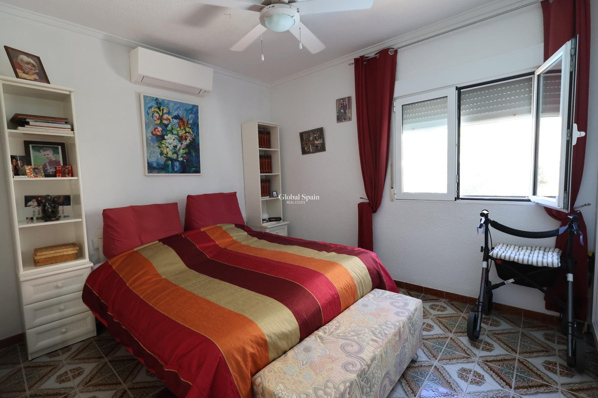 Resale - House -
TORREVIEJA - Punta prima