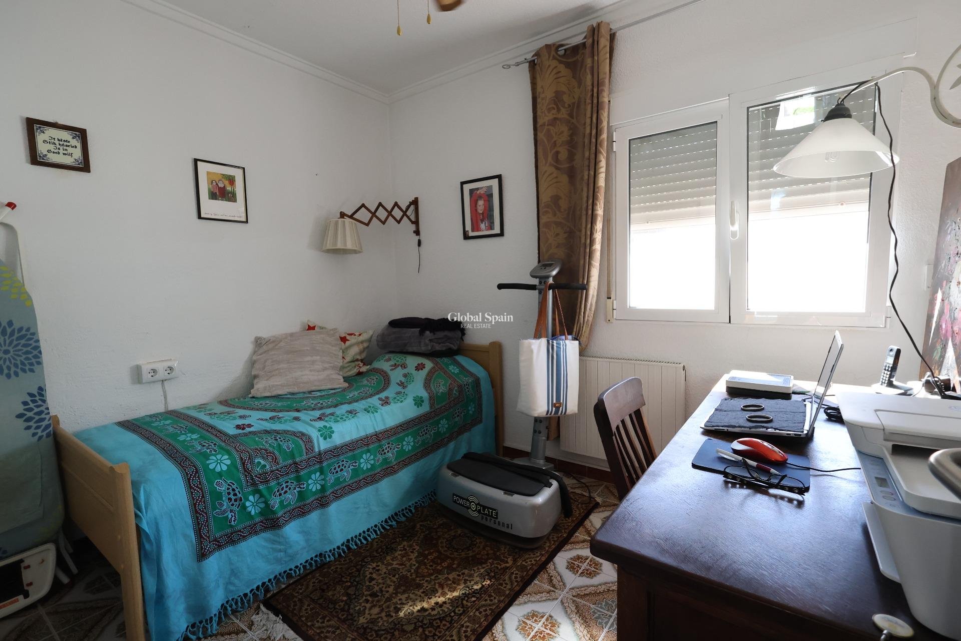 Resale - House -
TORREVIEJA - Punta prima