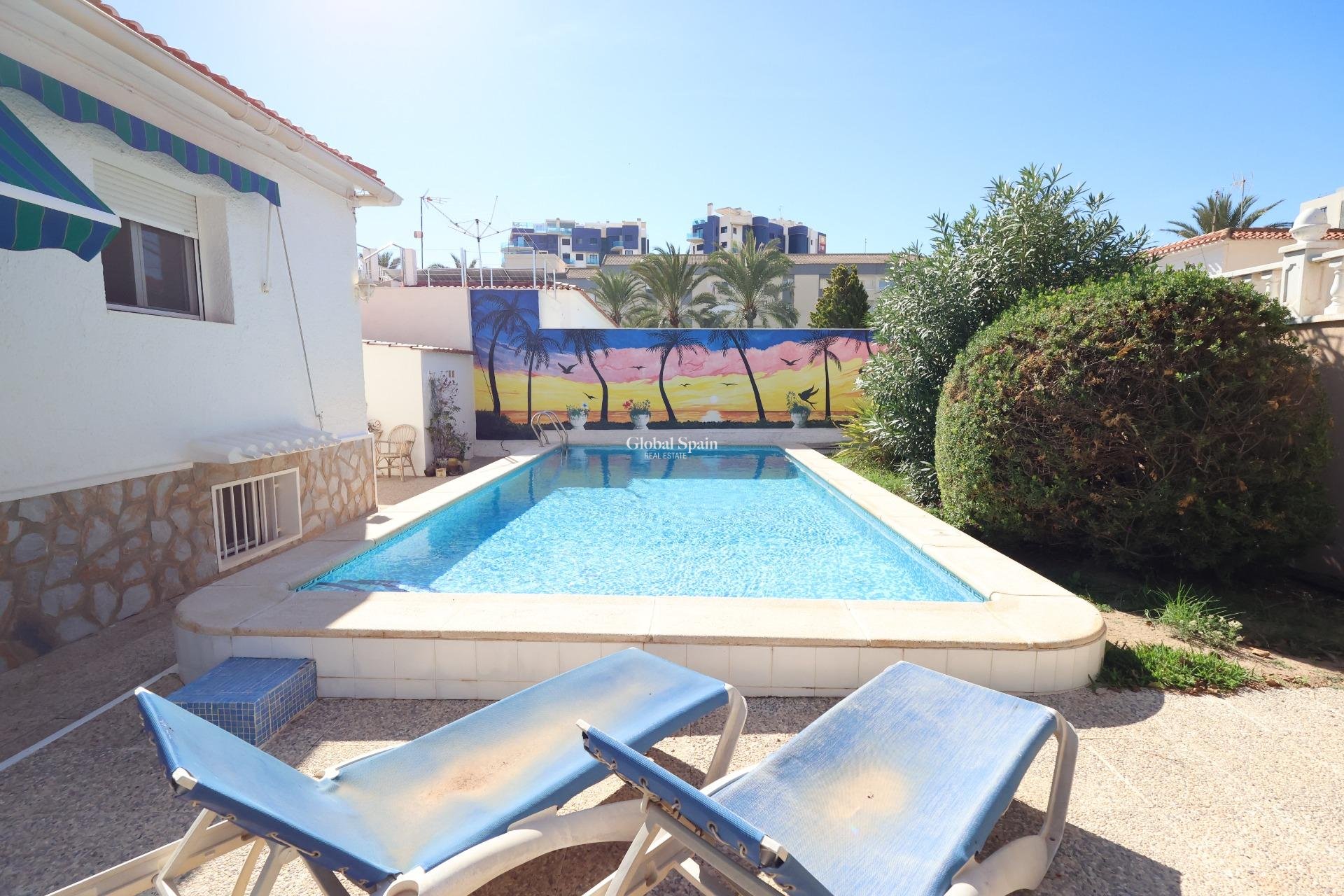 Resale - House -
TORREVIEJA - Punta prima