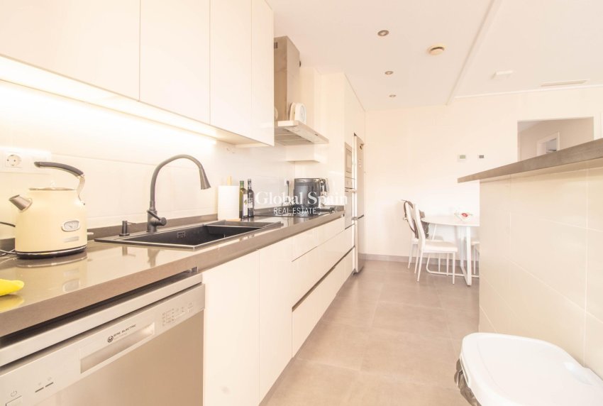 Resale - House -
TORREVIEJA - Punta prima