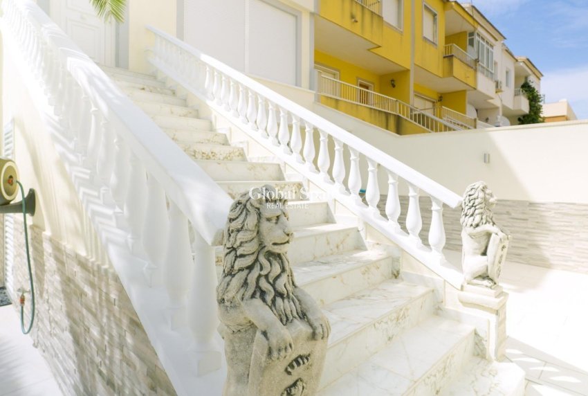 Resale - HOUSE -
TORREVIEJA - Punta Prima