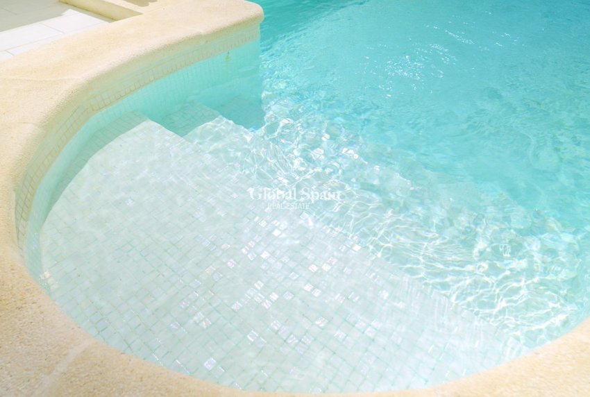 Resale - HOUSE -
TORREVIEJA - Punta Prima