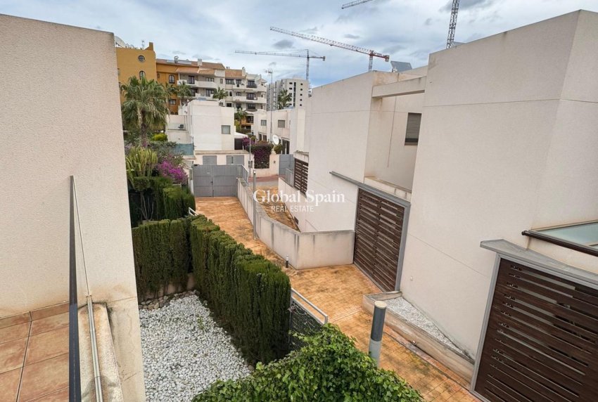 Resale - HOUSE -
TORREVIEJA - Punta Prima