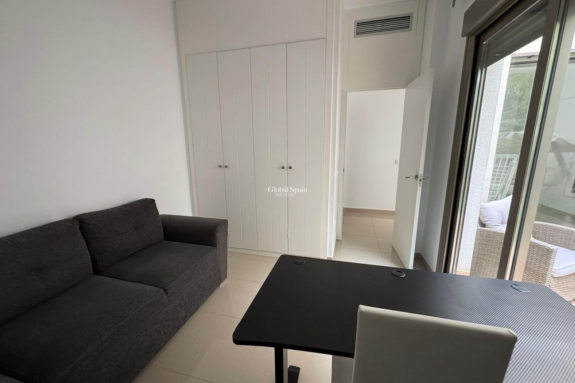 Resale - HOUSE -
TORREVIEJA - Punta Prima