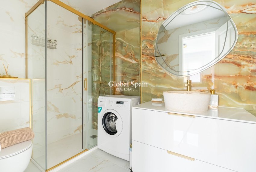 Resale - HOUSE -
TORREVIEJA - Punta Prima