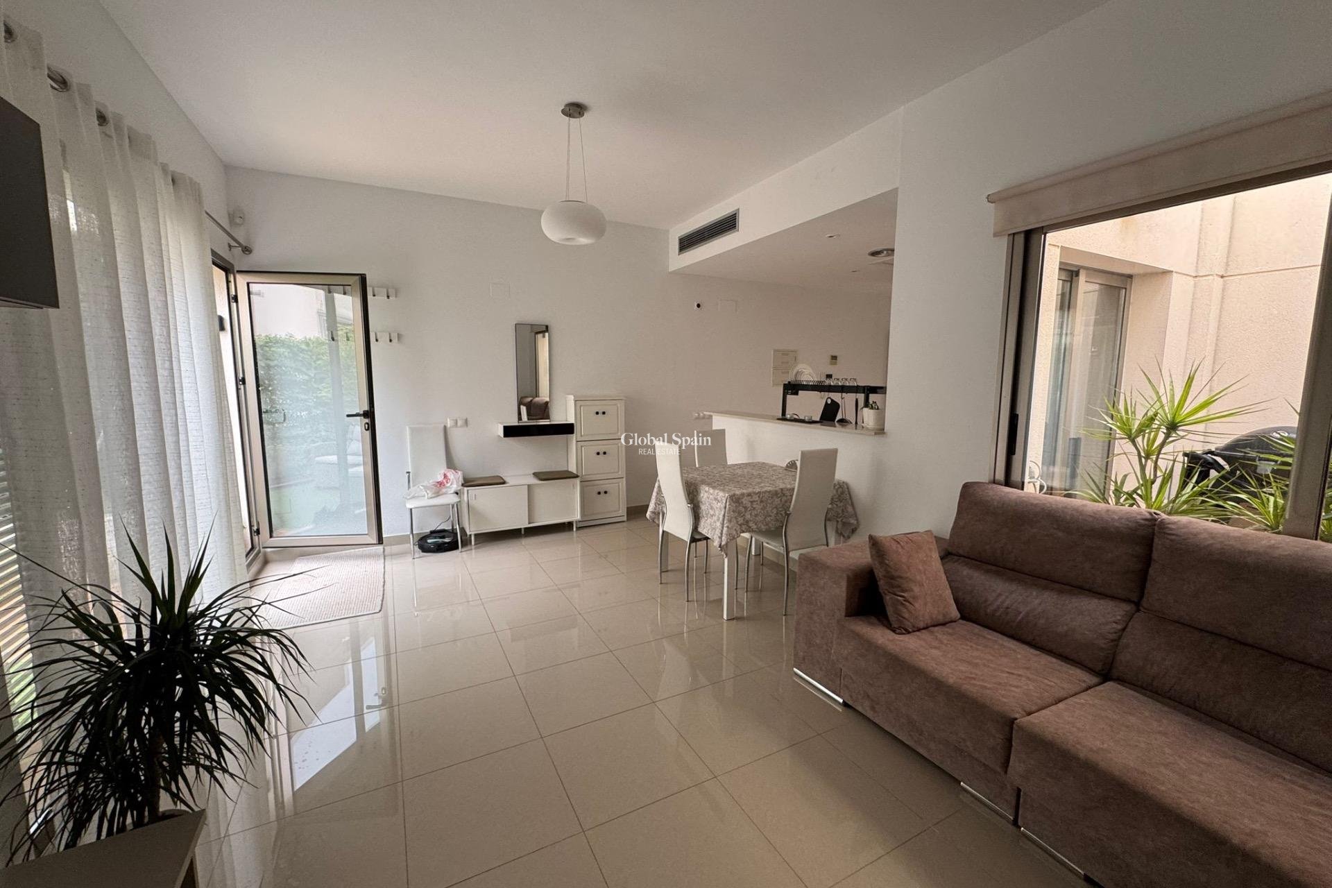 Resale - HOUSE -
TORREVIEJA - Punta Prima