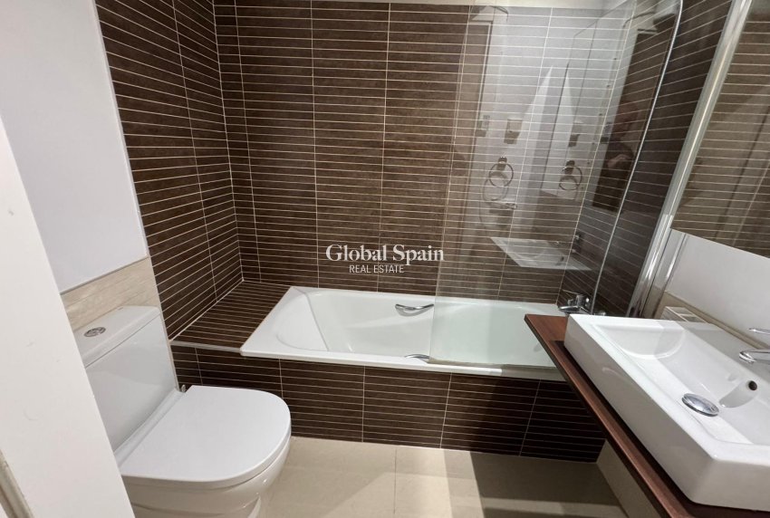 Resale - HOUSE -
TORREVIEJA - Punta Prima