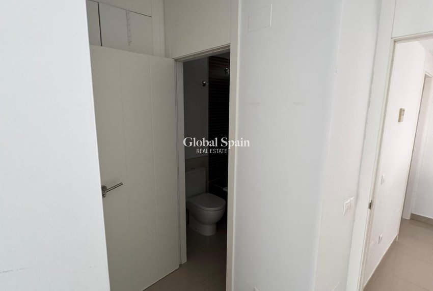 Resale - HOUSE -
TORREVIEJA - Punta Prima