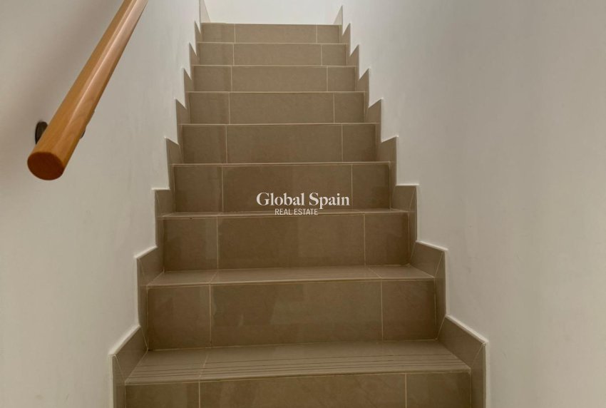 Resale - HOUSE -
TORREVIEJA - Punta Prima