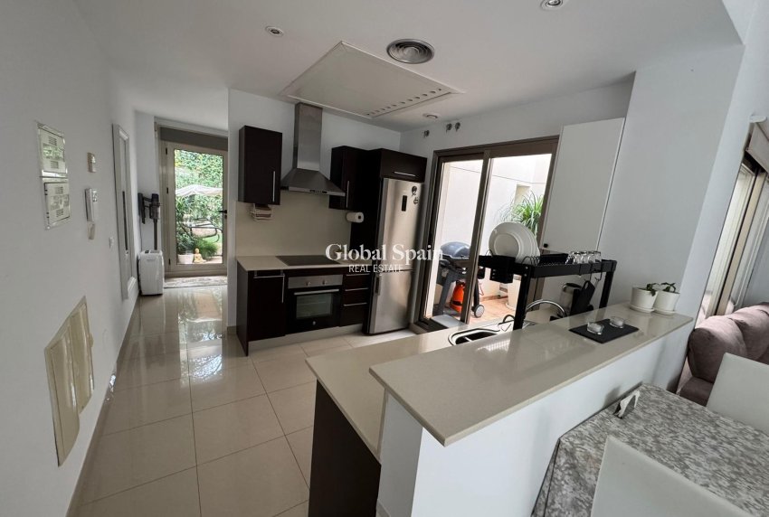 Resale - HOUSE -
TORREVIEJA - Punta Prima