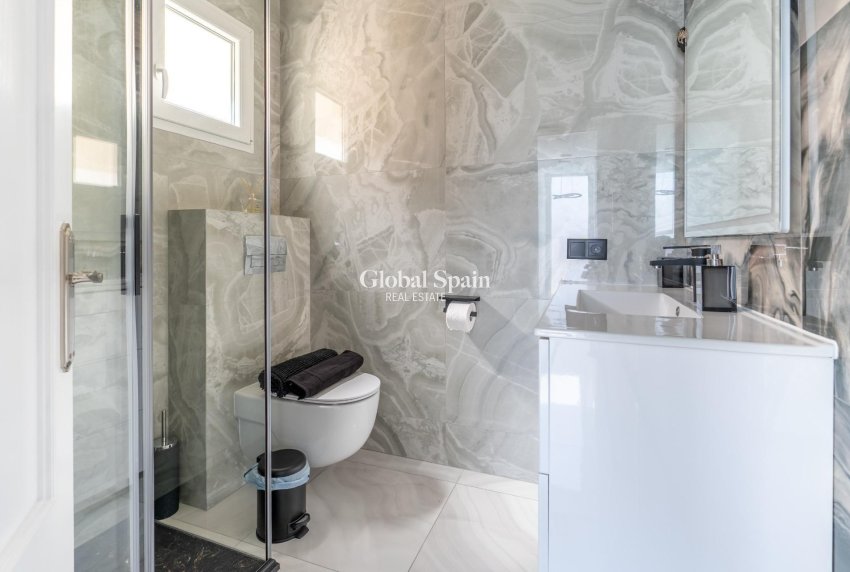 Resale - HOUSE -
TORREVIEJA - Punta Prima