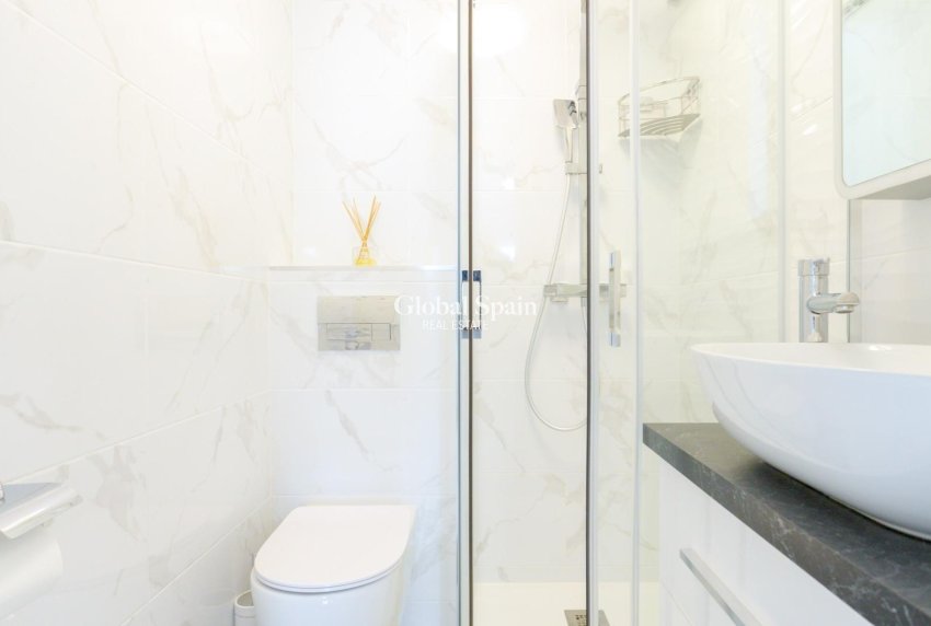 Resale - HOUSE -
TORREVIEJA - Punta Prima