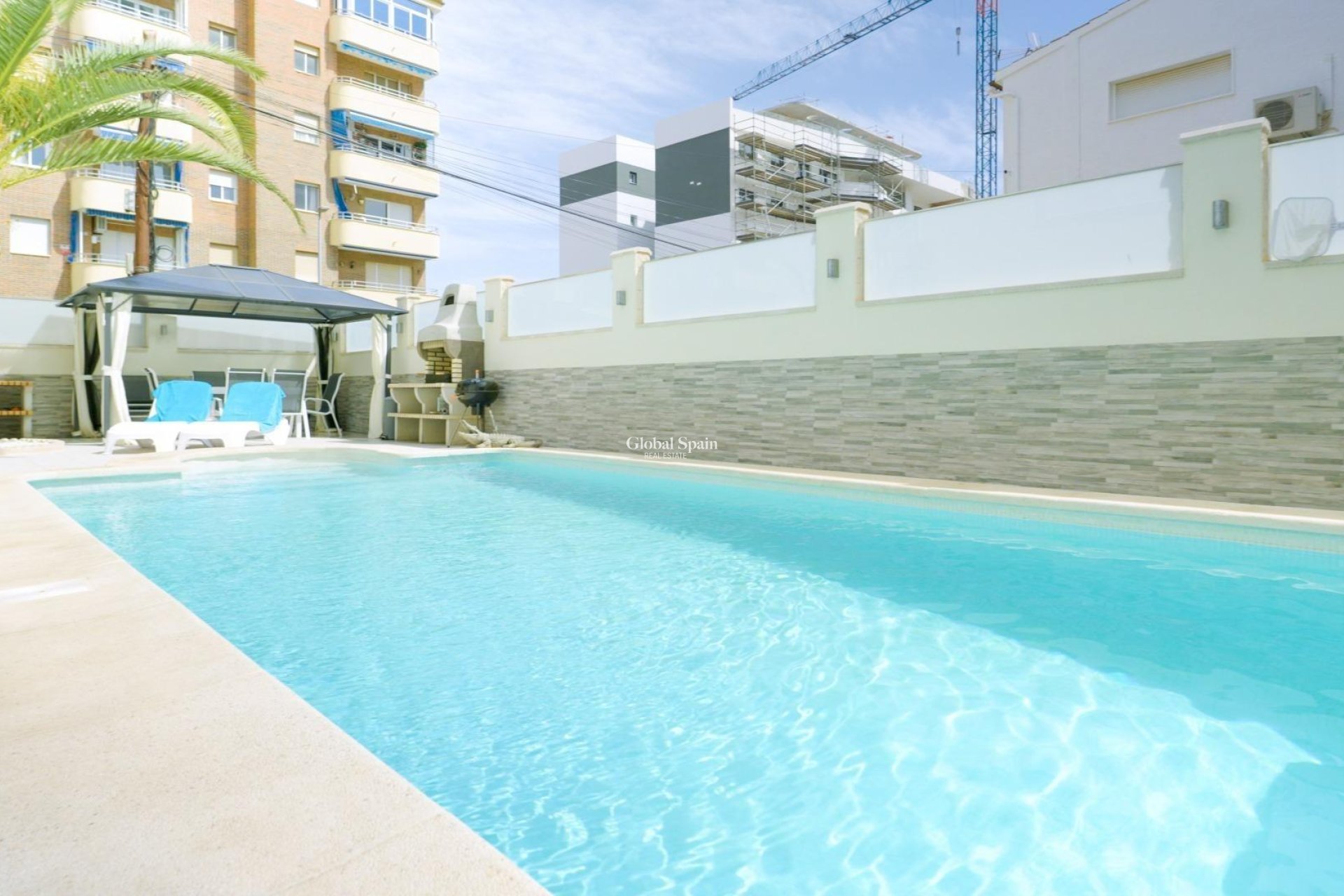 Resale - HOUSE -
TORREVIEJA - Punta Prima